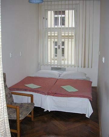 Hostel Bell Прага Екстериор снимка
